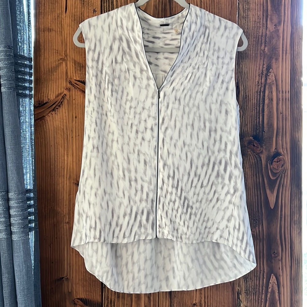 Elie Tahari zipper front sleeveless silk top